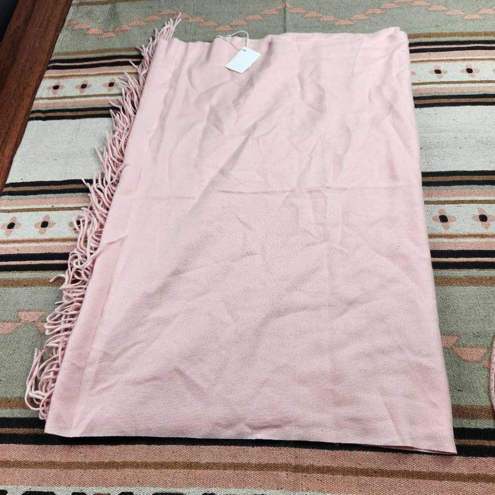 Pretty Persuasions Very Soft Large Fringed Blanket Scarf / Wrap NWT